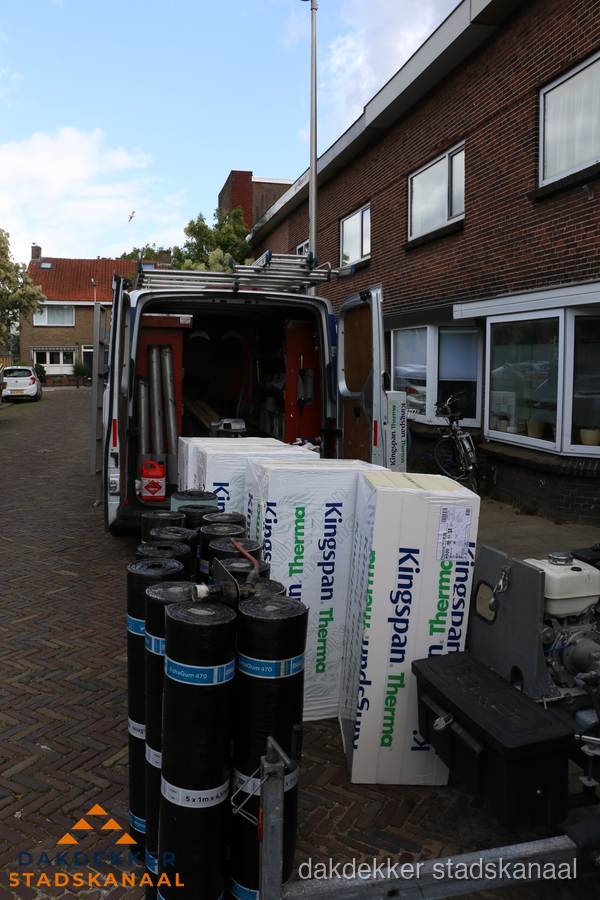Levering van Kingspan isolatieplaten en bitumenrollen voor dakproject in Stadskanaal Levering van Kingspan isolatieplaten en bitumenrollen voor dakproject in Stadskanaal