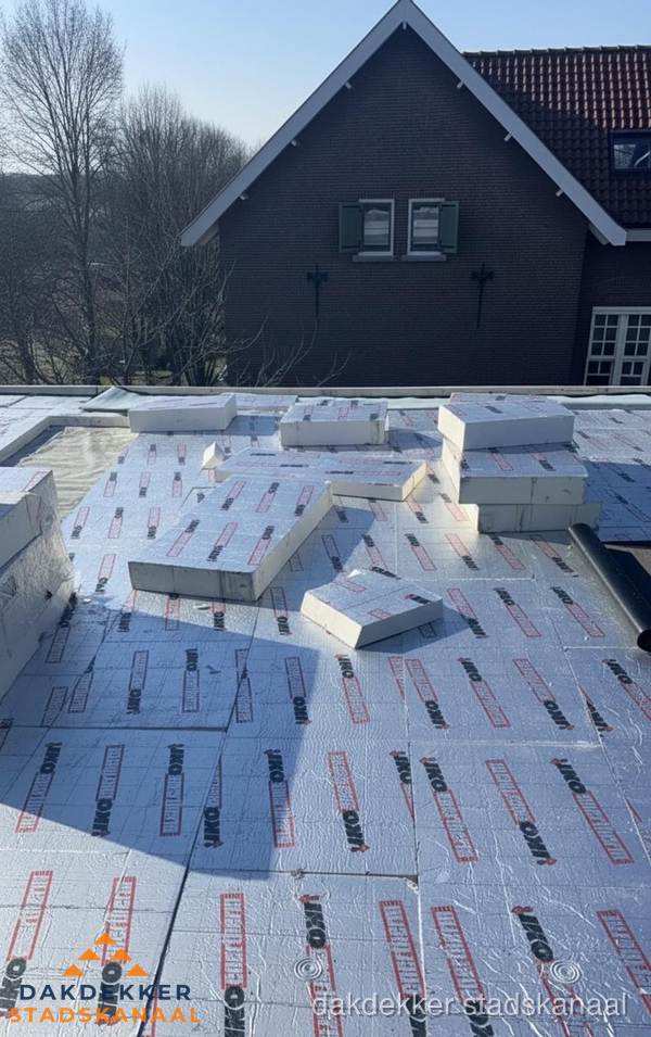 IKO PIR isolatieplaten op plat dak in Stadskanaal IKO PIR isolatieplaten op plat dak in Stadskanaal