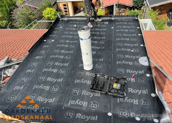 Dakrenovatie met Royal onderdak op plat dak in Stadskanaal Dakrenovatie met Royal onderdak op plat dak in Stadskanaal