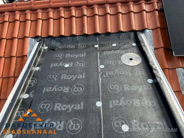 Nieuw dak met dakpannen en Royal onderlaag bij woning in Stadskanaal