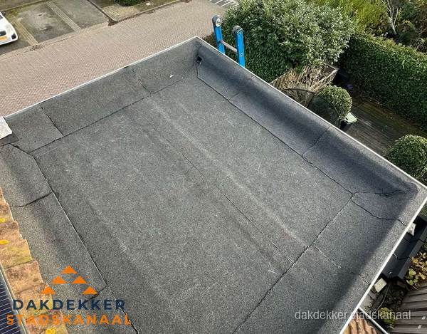 Gerenoveerd plat dak met nieuwe bitumen dakbedekking in Stadskanaal Gerenoveerd plat dak met nieuwe bitumen dakbedekking in Stadskanaal